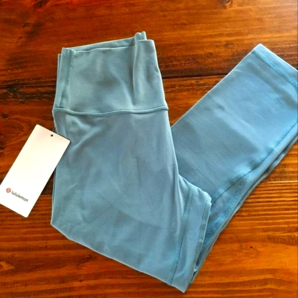 New pair of Lululemon - Picture 1 of 1